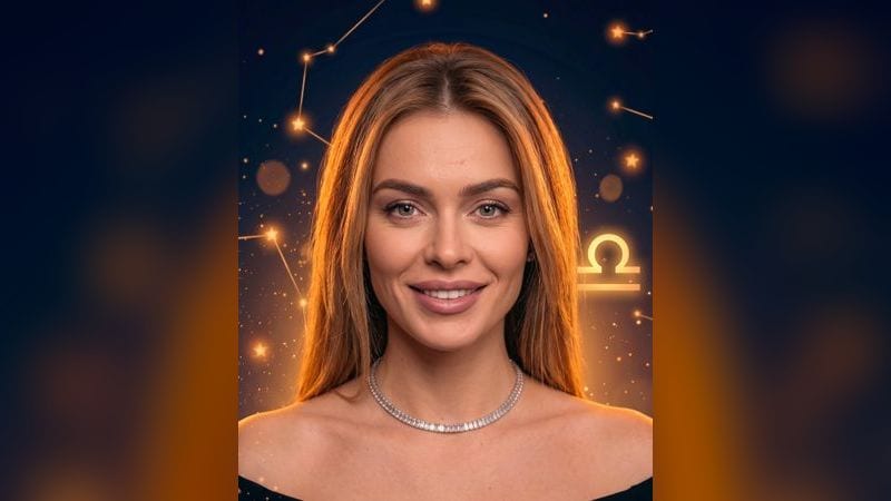 Стилизованный портрет Анны Хилькевич на фоне тёмного звёздного неба с созвездиями — иллюстрация к разбору её натальной карты