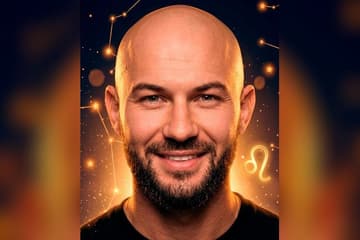 Стилизованный портрет Джигана на фоне ночного неба с созвездиями — иллюстрация к разбору его натальной карты
