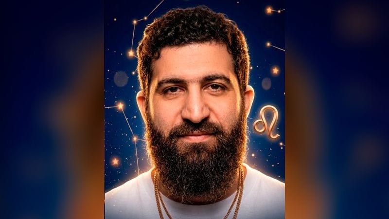 Стилизованный портрет Гурама Амаряна на фоне ночного неба с созвездиями — иллюстрация к разбору его натальной карты