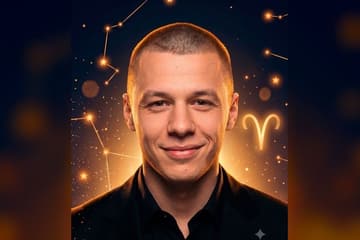 Тёмный ночной пейзаж с зодиакальным кругом и символом Козерога — иллюстрация к разбору натальной карты рэпера MACAN